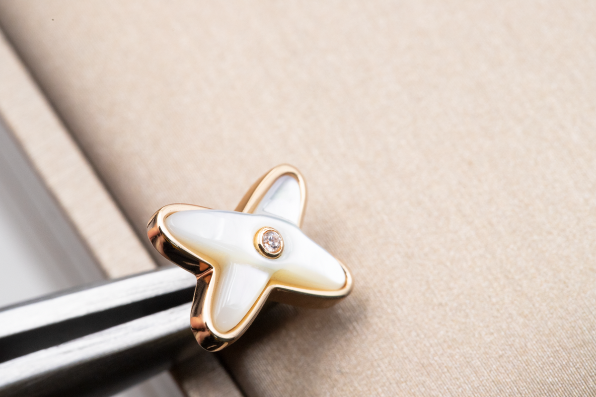 [Renovia Jewelry]JEUX DE WHITE MOP PINK GOLD DIAMOND EARRINGS